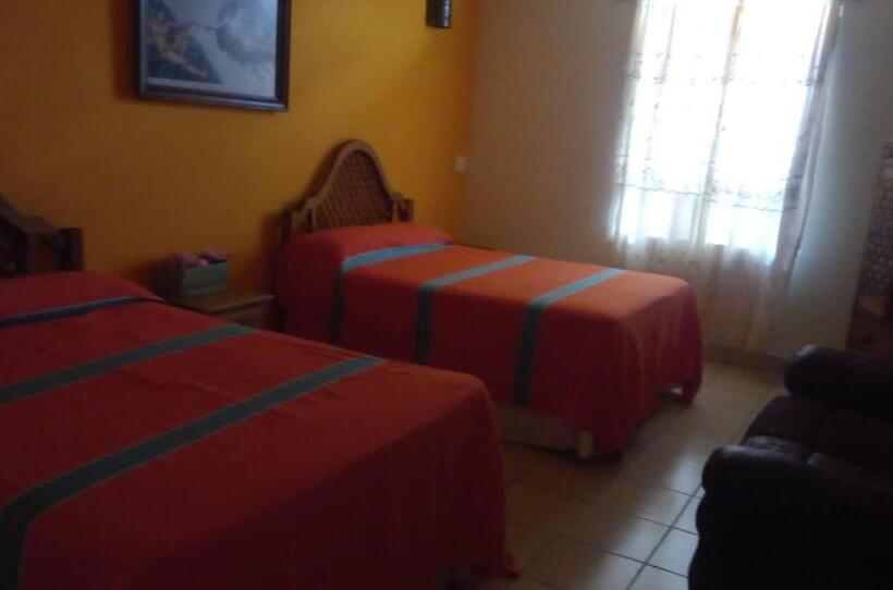 Quarto Estandar, Posada De La Conspiración
