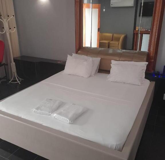 Номер Deluxe, Status Motel   Check In Livre
