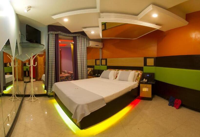 Трехместный Номер Deluxe, Status Motel   Check In Livre