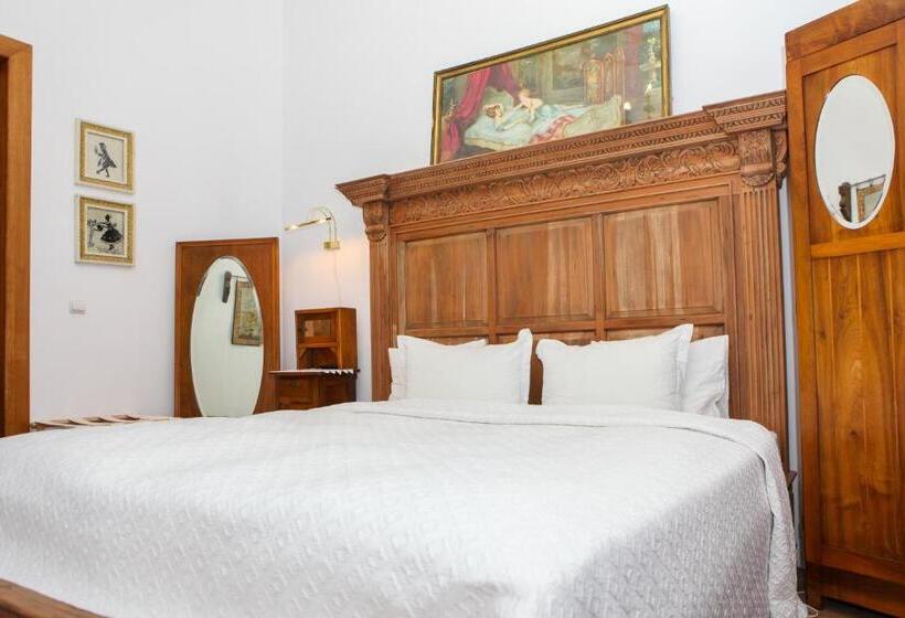 غرفة قياسية, Il Piccolo Castello Busteni