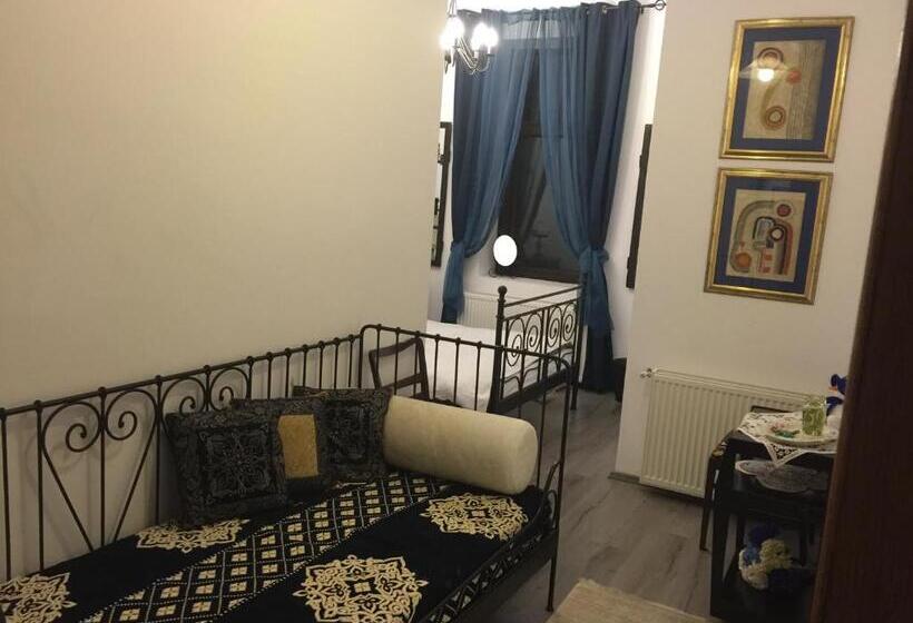 جناح, Il Piccolo Castello Busteni