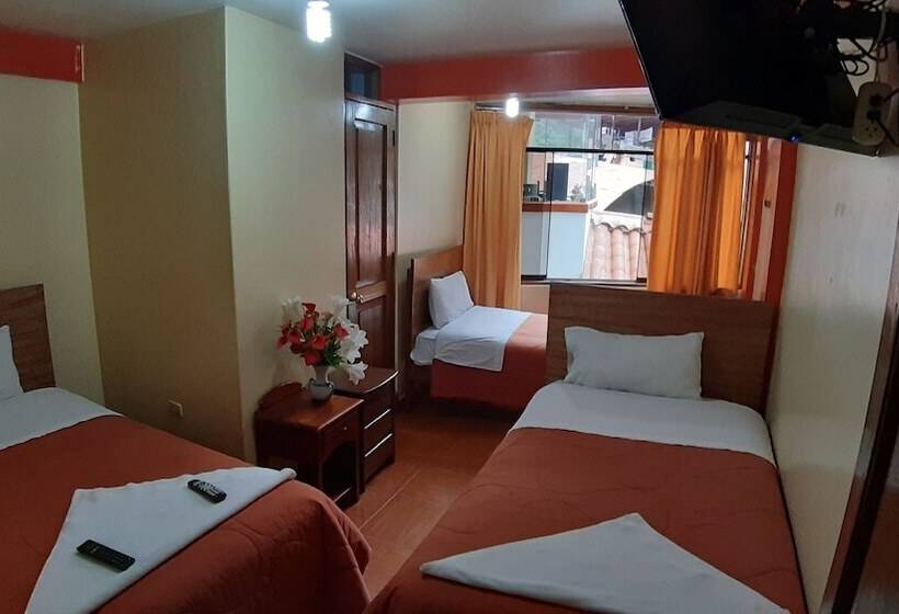 标准三人间, Hostal Urpi