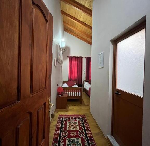 ベーシックトリプルルーム, Rooms Emiliano Castle Of Kruja