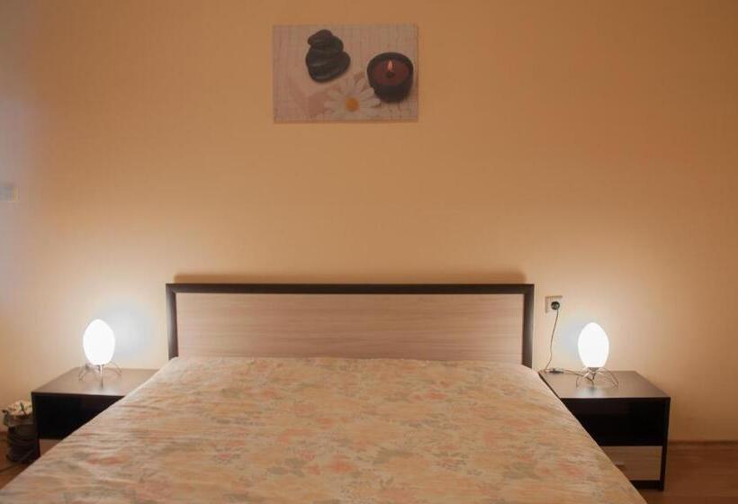 Номер Стандарт с Балконом, Edelvais Guest House