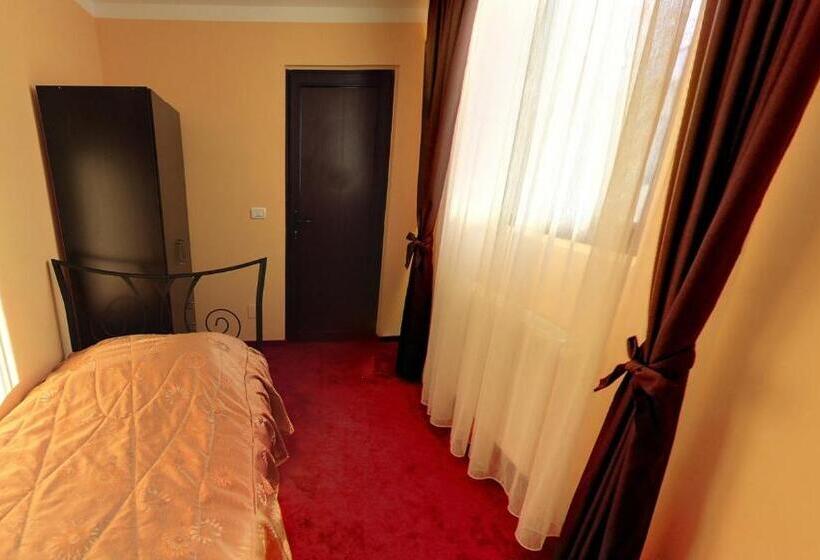 اتاق استاندارد یک نفره, La Storia Guest House