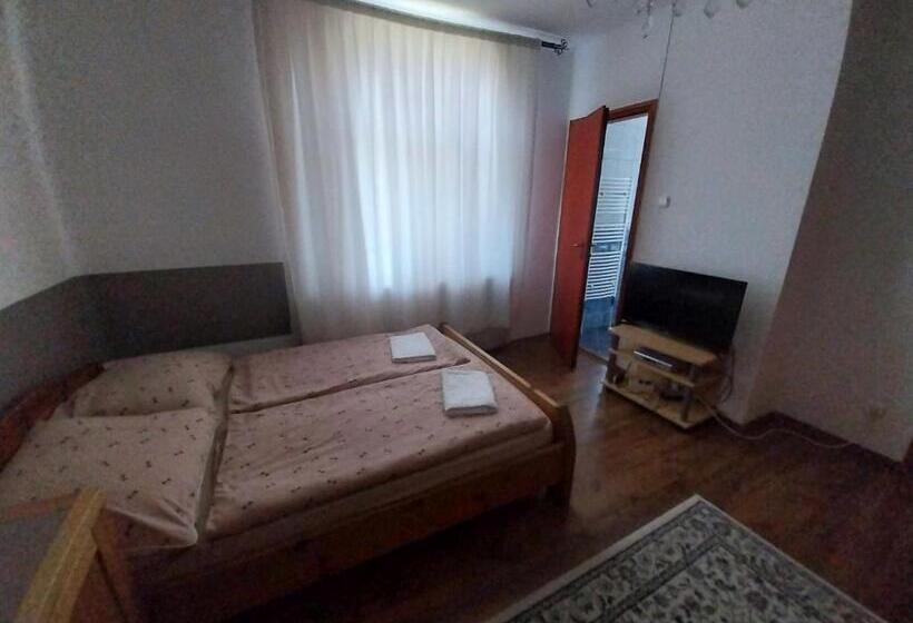 Номер Стандарт Трехместный, Lipták Vendégház