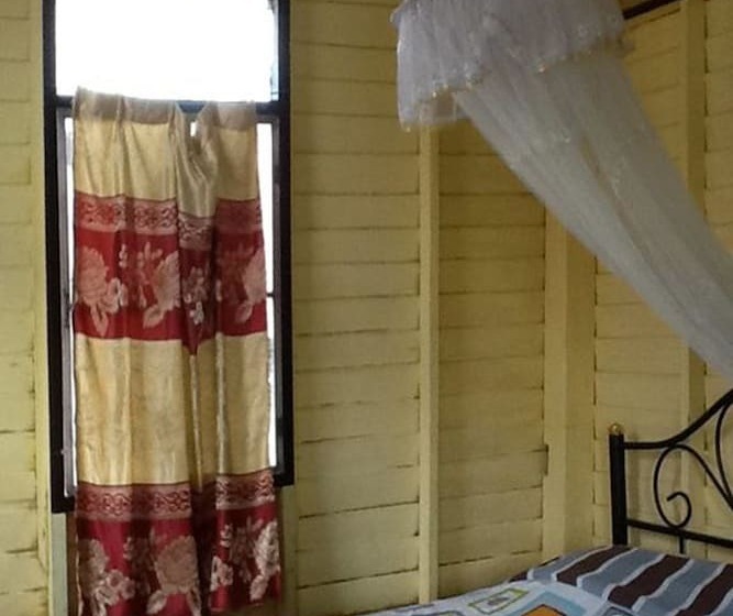 Quarto Triplo Estandar Banheiro Compartilhado, New Phiman Riverview Guesthouse