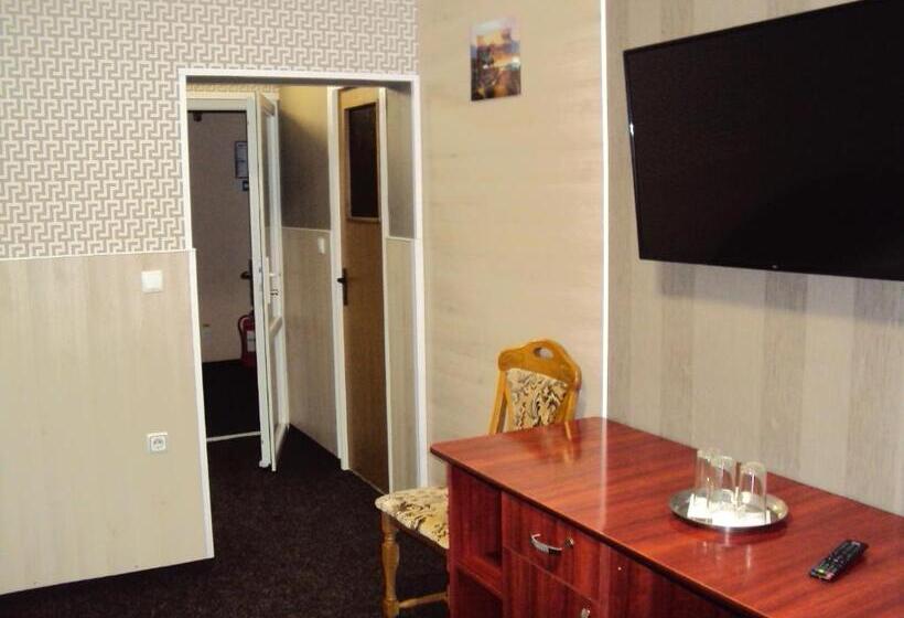 اتاق استاندارد سه نفره, Pension Regal