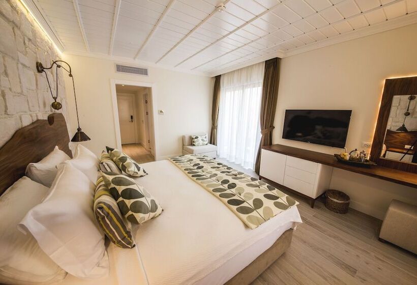 Номер Deluxe Вид на Море Боковой, Suna Sun Hotel   Adult Only