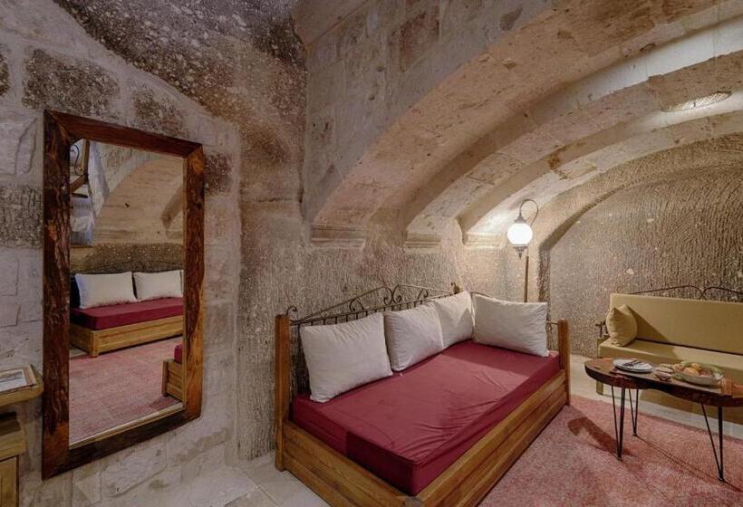 스위트 킹사이즈 침대, Hera Cave Suites