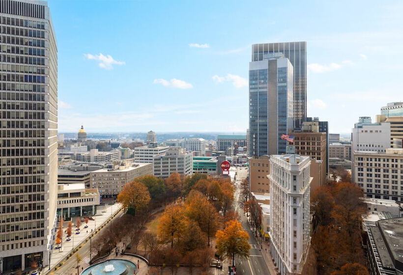 חדר דלוקס נוף לעיר, The Candler Hotel Atlanta, Curio Collection By Hilton