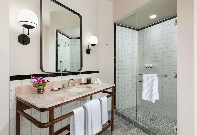 障害者適応デラックスルーム, The Candler Hotel Atlanta, Curio Collection By Hilton