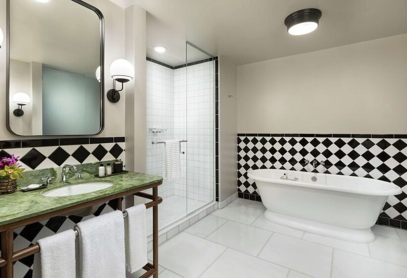 סוויטה עם נוף לעיר, The Candler Hotel Atlanta, Curio Collection By Hilton