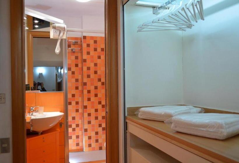 اتاق استاندارد سه نفره, B&b Degli Artisti