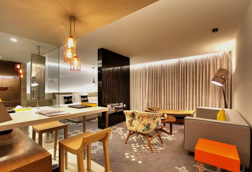 جناح جونيور, Radisson Bengaluru City Center