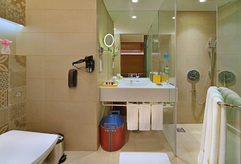 جناح, Radisson Bengaluru City Center
