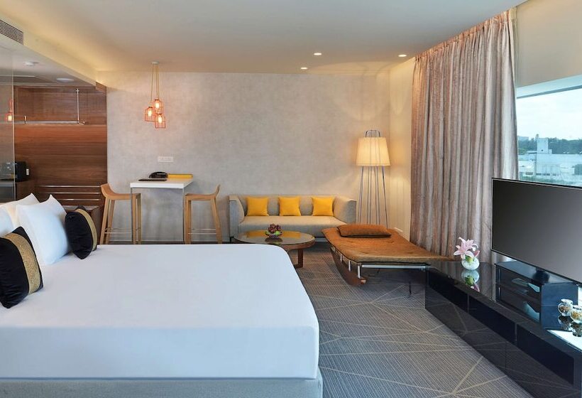 جناح, Radisson Bengaluru City Center