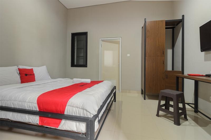 Номер Стандарт, Reddoorz Near Puri Indah Mall