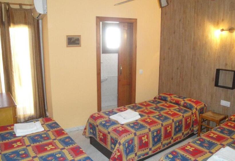 スタンダードトリプルルーム, Hostal Cristina