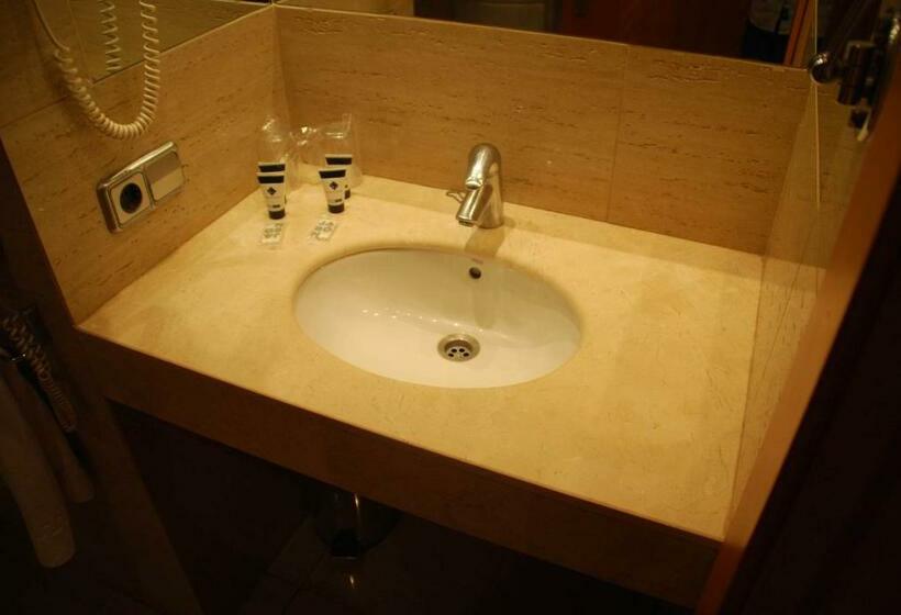 Quarto Estandar, Faranda Marsol Candás
