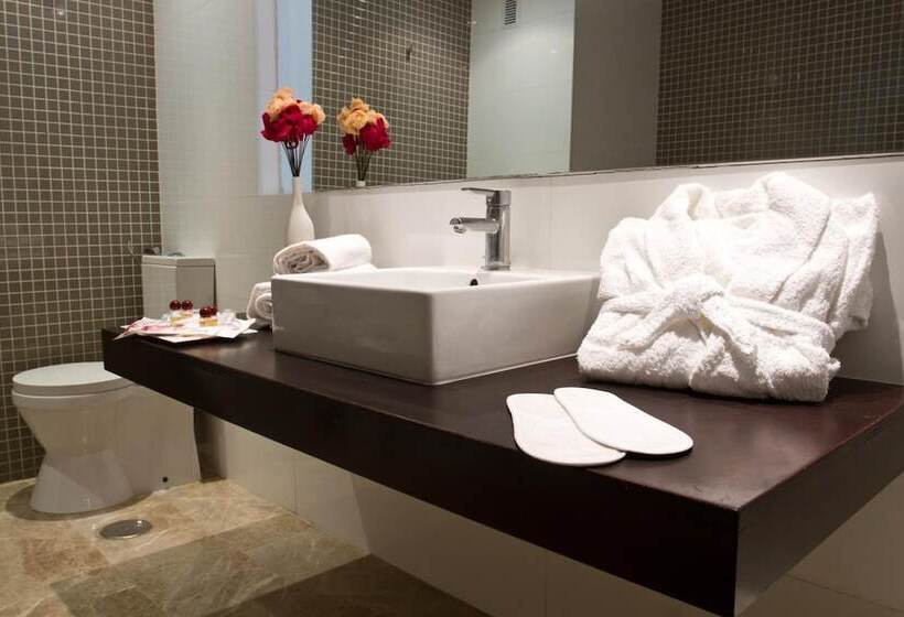 수피리어 룸 풀장 전망, Hotel & Spa Dynastic