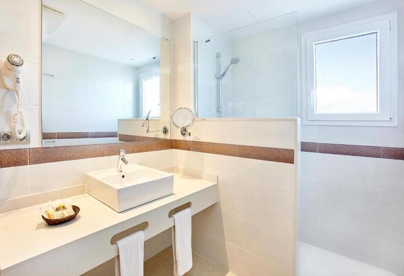 Люкс Вид на Море, Universal Hotel Marqués