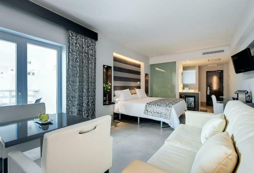 سوییت جونیور, Barceló Hamilton Menorca Adults Only