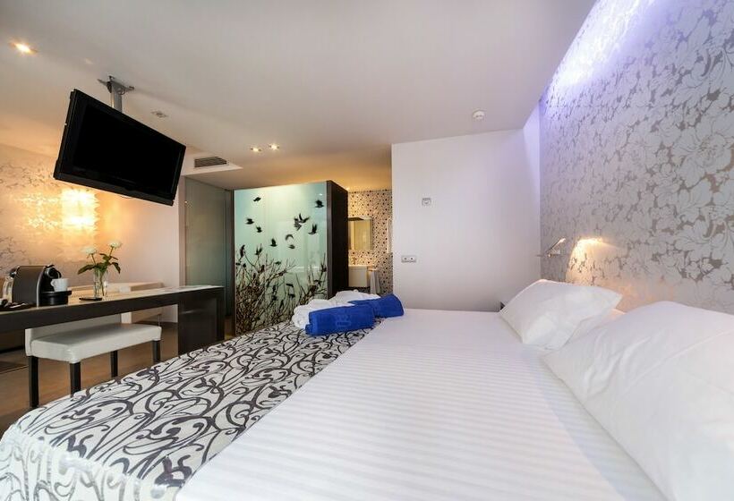 سوییت جونیور, Barceló Hamilton Menorca Adults Only