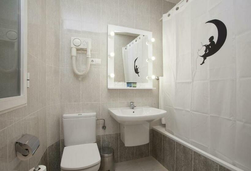 Economy Triple Room, Casual Del Cine Valencia