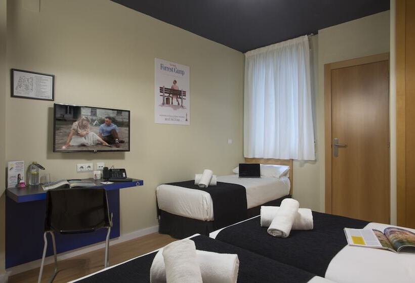 Economy Triple Room, Casual Del Cine Valencia