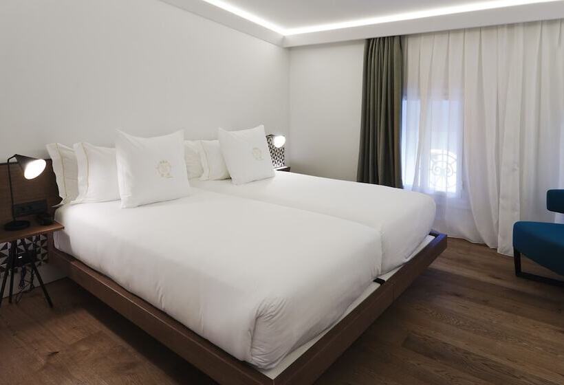 اتاق اجرایی, One Shot Palacio Reina Victoria 04