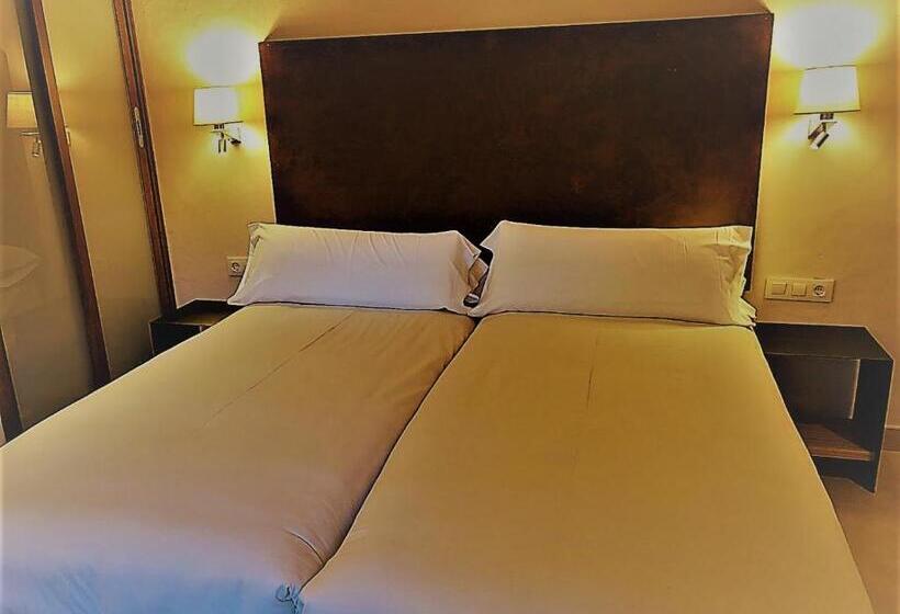 标准三人间, Chillout Hotel Tres Mares