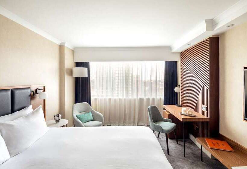 اتاق استاندارد با تخت بزرگ, Canopy by Hilton Madrid Castellana