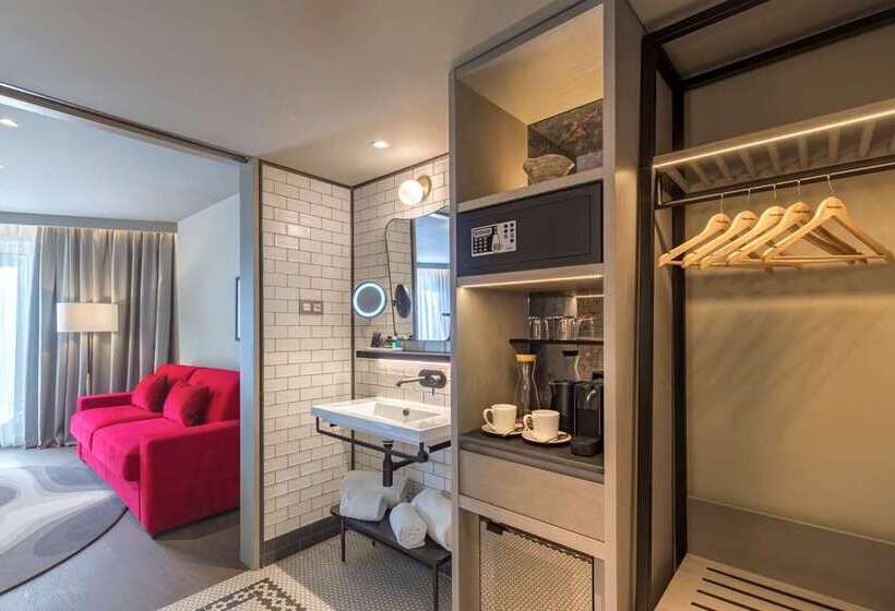 اتاق استاندارد با تخت بزرگ, Canopy by Hilton Madrid Castellana