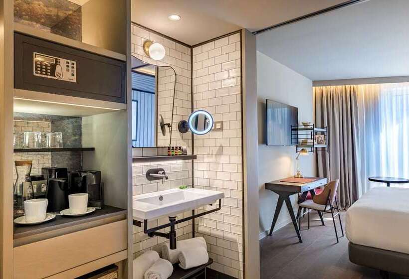 اتاق استاندارد با تخت بزرگ, Canopy by Hilton Madrid Castellana
