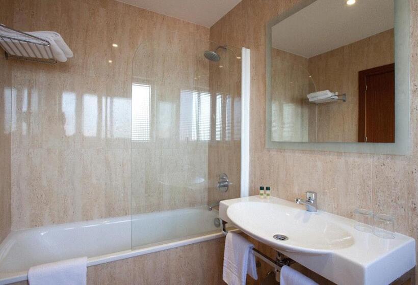 Habitación Triple Estándar, Galaico