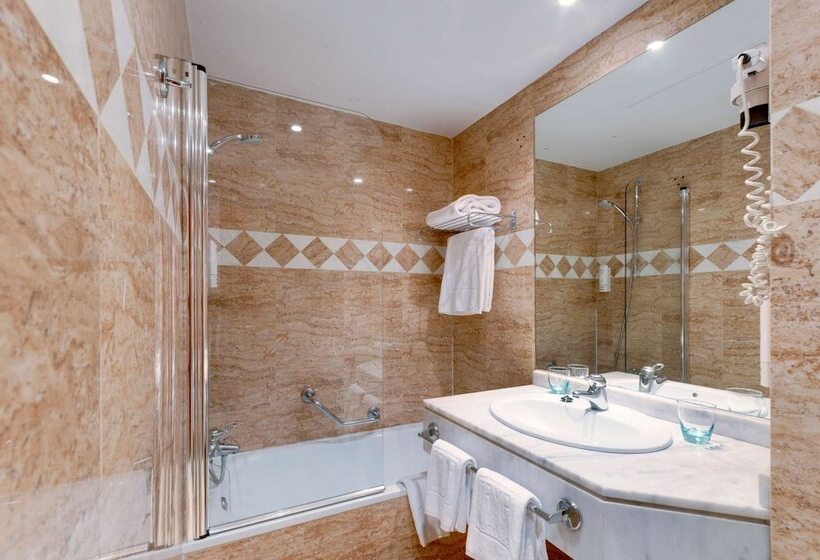 标准三人间, Madrid Centro Affiliated By Meliá