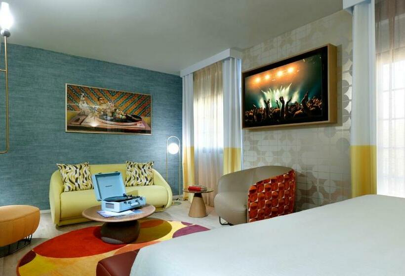 スタンダードスタジオ, Hard Rock Hotel Marbella