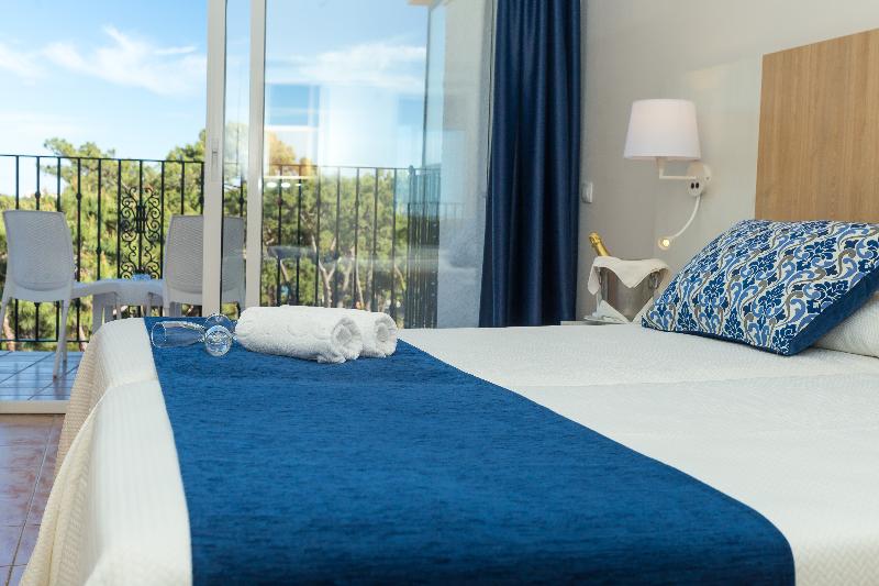 Quarto Triplo Estandar, Aluasun Marbella Park