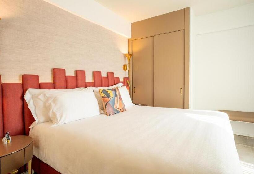 スタンダードスタジオ, Hard Rock Hotel Marbella