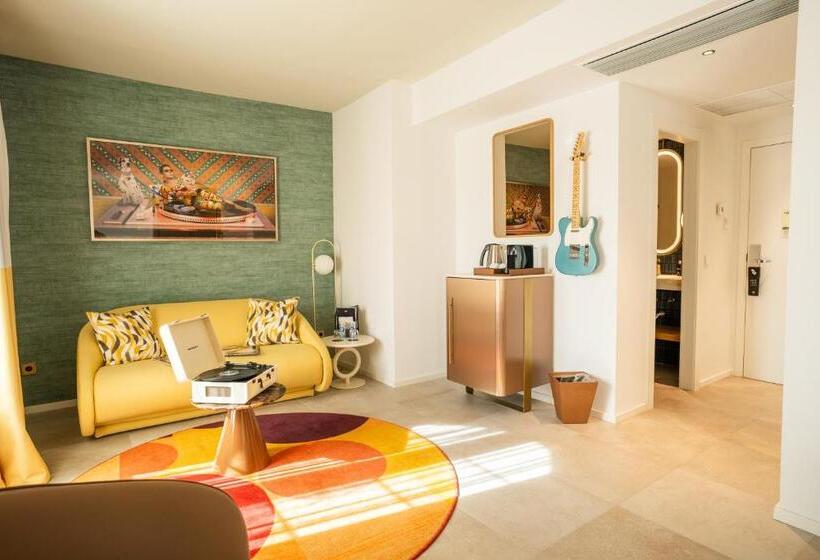 スタンダードスタジオ, Hard Rock Hotel Marbella