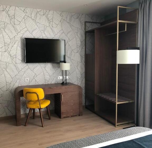 Premium room with terrace, Lima   Adults Recommended