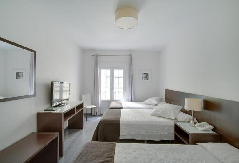 اتاق استاندارد سه نفره, Madrid De Sevilla
