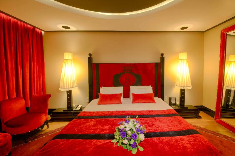اتاق استاندارد, Restaurante Cadosa