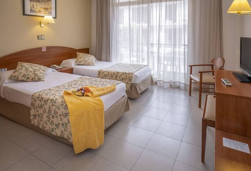 חדר סטנדרט עם מרפסת, Ght Costa Brava & Spa