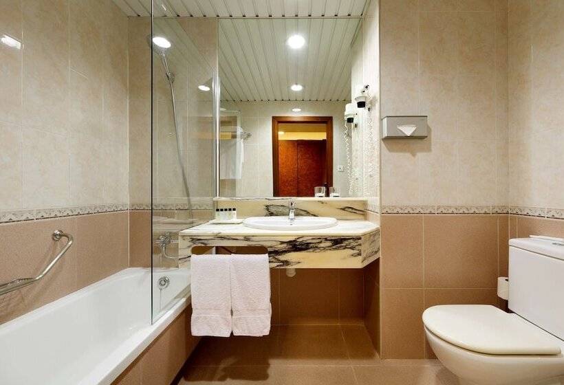 اتاق استاندارد سه نفره, Hesperia Sant Joan