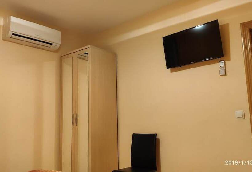 غرفة قياسية رباعية, Hostal Hispanico I
