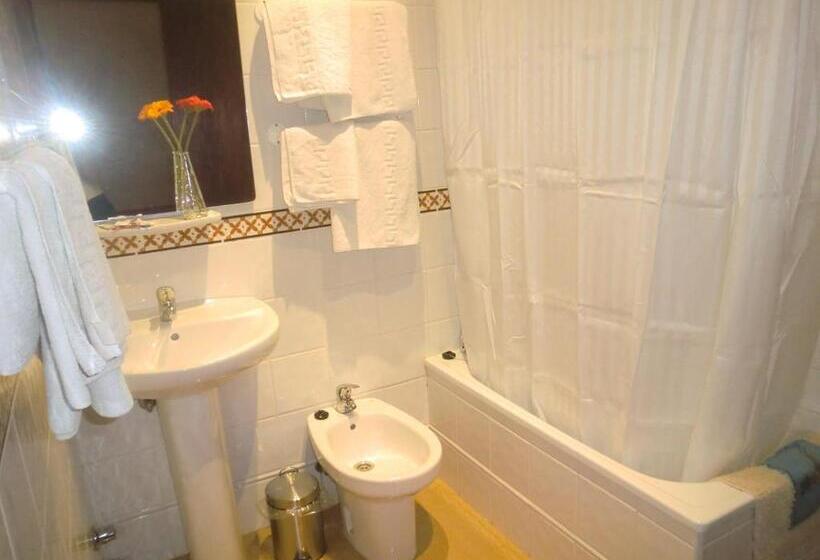 Номер Стандарт Трехместный, Hostal Santa Ana
