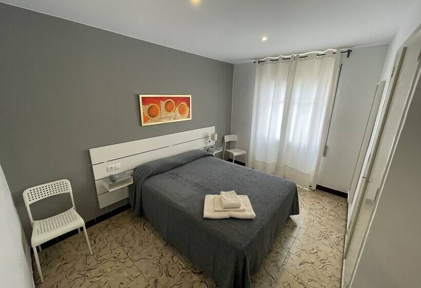 Номер Стандарт, Hostal Mediterráneo