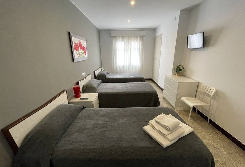 Номер Стандарт Трехместный, Hostal Mediterráneo